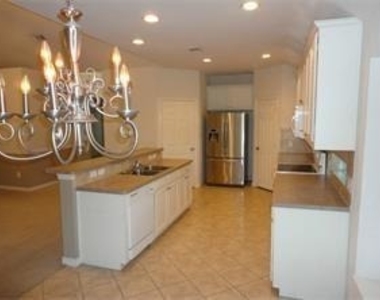 981 Crockett Drive - Photo Thumbnail 10