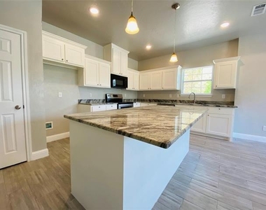 3406 Avon Drive - Photo Thumbnail 2
