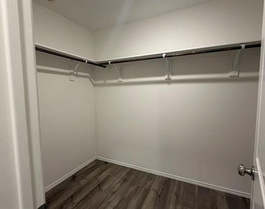 405 Lauren Brooke Drive - Photo Thumbnail 23
