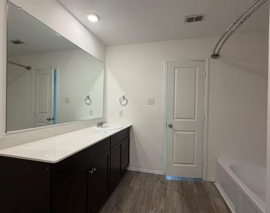 405 Lauren Brooke Drive - Photo Thumbnail 25