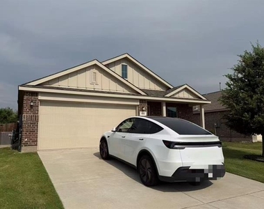 405 Lauren Brooke Drive - Photo Thumbnail 2