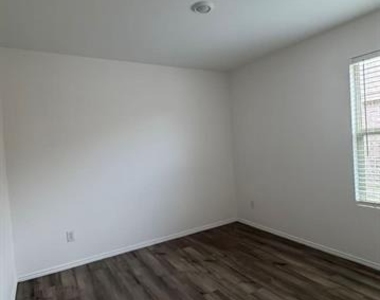 405 Lauren Brooke Drive - Photo Thumbnail 11