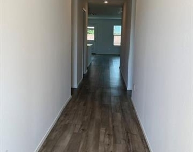 405 Lauren Brooke Drive - Photo Thumbnail 5