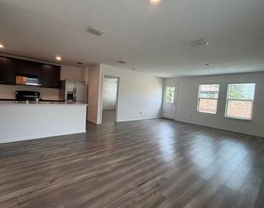 405 Lauren Brooke Drive - Photo Thumbnail 28