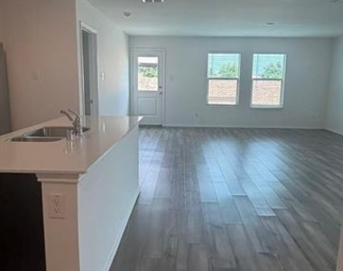 405 Lauren Brooke Drive - Photo Thumbnail 13