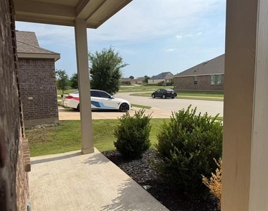 405 Lauren Brooke Drive - Photo Thumbnail 4