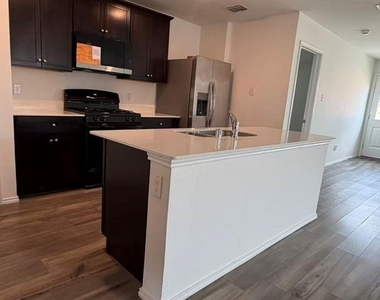 405 Lauren Brooke Drive - Photo Thumbnail 16