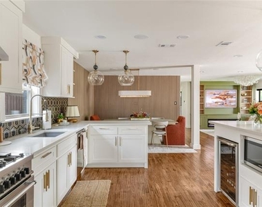 9831 Lakemont Drive - Photo Thumbnail 7