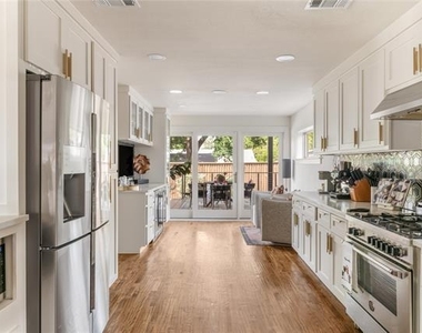 9831 Lakemont Drive - Photo Thumbnail 6