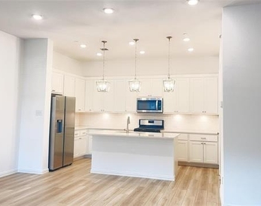 2233 Adena Springs Drive - Photo Thumbnail 15