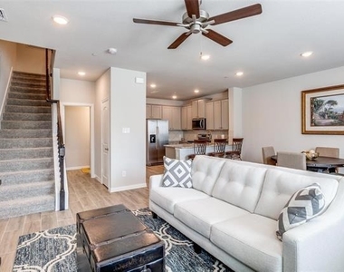 2921 Mare Drive - Photo Thumbnail 4