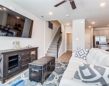 2921 Mare Drive - Photo Thumbnail 5