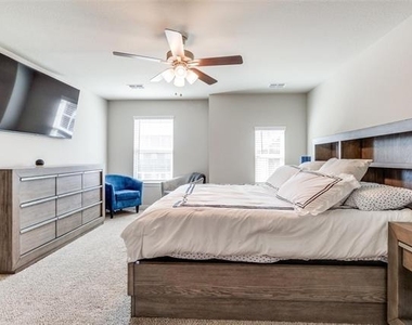 2921 Mare Drive - Photo Thumbnail 14