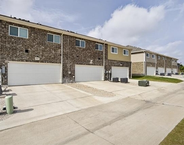 2921 Mare Drive - Photo Thumbnail 25