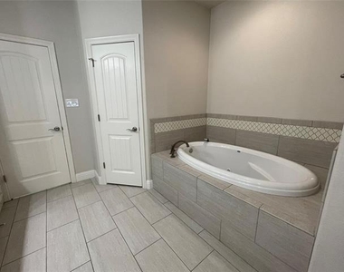 319 Tinker Trail - Photo Thumbnail 12