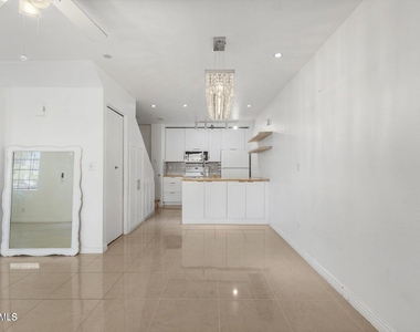625 S Westwood Street - Photo Thumbnail 6