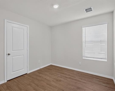 1128 Southfield Drive - Photo Thumbnail 12