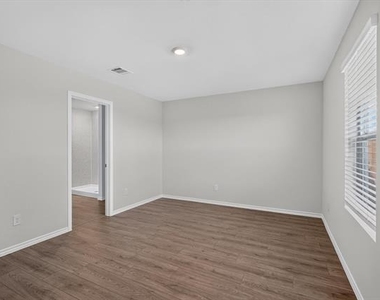 1128 Southfield Drive - Photo Thumbnail 13