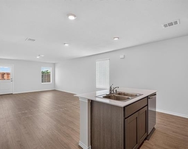 1128 Southfield Drive - Photo Thumbnail 8