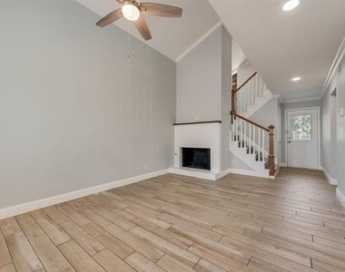 219 W Rochelle Road - Photo Thumbnail 3