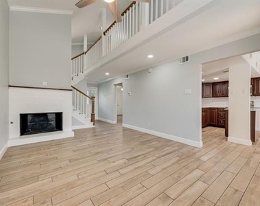 219 W Rochelle Road - Photo Thumbnail 4