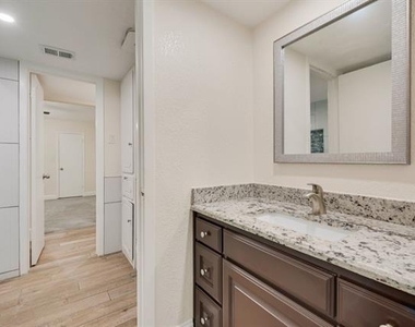 219 W Rochelle Road - Photo Thumbnail 23