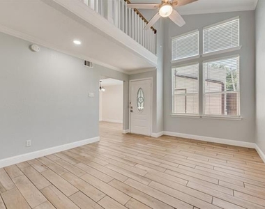 219 W Rochelle Road - Photo Thumbnail 5