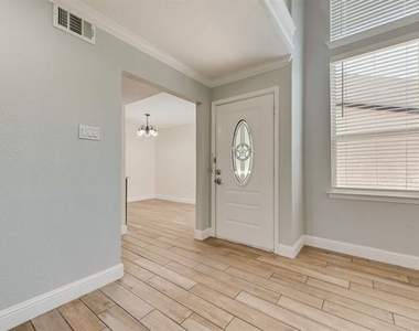 219 W Rochelle Road - Photo Thumbnail 2