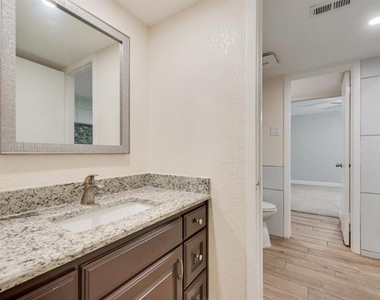 219 W Rochelle Road - Photo Thumbnail 21