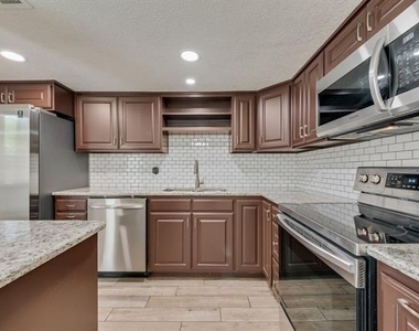 219 W Rochelle Road - Photo Thumbnail 9