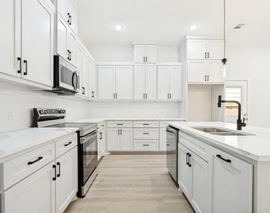 8009 Doreen Avenue - Photo Thumbnail 4