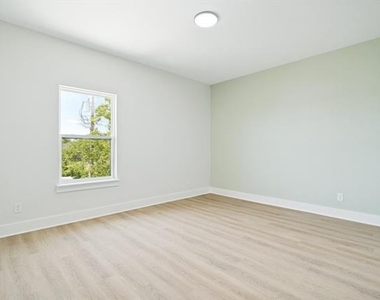 8009 Doreen Avenue - Photo Thumbnail 7