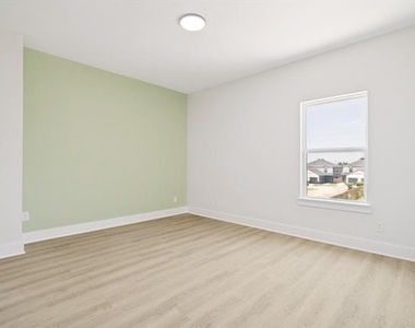 8009 Doreen Avenue - Photo Thumbnail 5