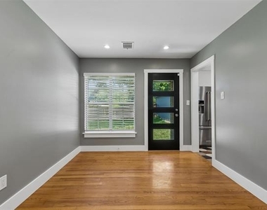 3211 Lawnview Avenue - Photo Thumbnail 7