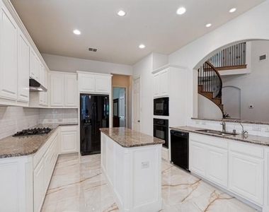 8723 Sherwood Drive - Photo Thumbnail 12