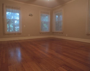 409 Jagoe Street - Photo Thumbnail 6