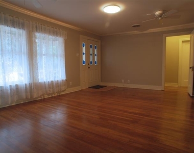 409 Jagoe Street - Photo Thumbnail 4