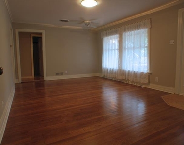 409 Jagoe Street - Photo Thumbnail 3