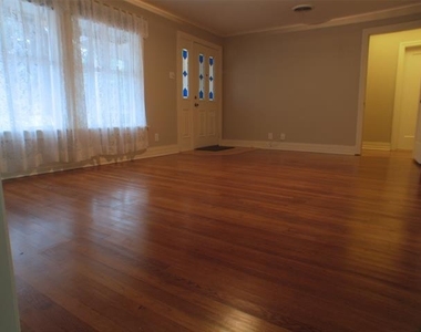 409 Jagoe Street - Photo Thumbnail 5