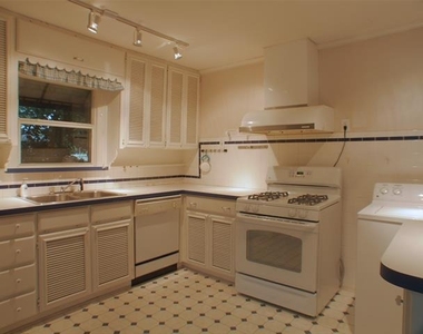 409 Jagoe Street - Photo Thumbnail 7