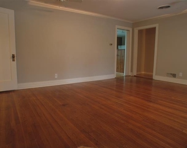 409 Jagoe Street - Photo Thumbnail 2