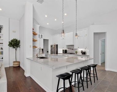 4730 Hampshire Drive - Photo Thumbnail 3