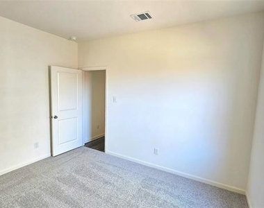 601 Cherry Creek Lane - Photo Thumbnail 18