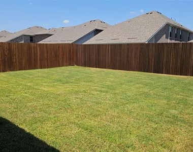 601 Cherry Creek Lane - Photo Thumbnail 8