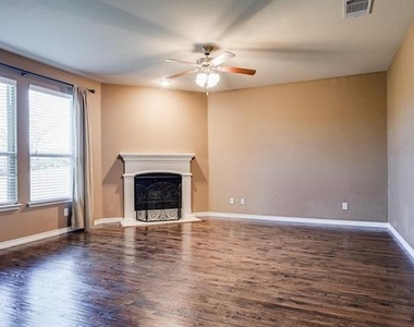 940 Lancashire Lane - Photo Thumbnail 3