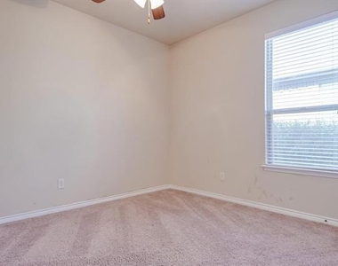 940 Lancashire Lane - Photo Thumbnail 20