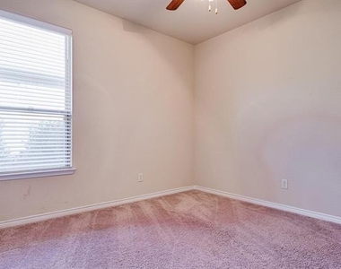 940 Lancashire Lane - Photo Thumbnail 18