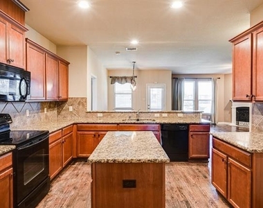 940 Lancashire Lane - Photo Thumbnail 8