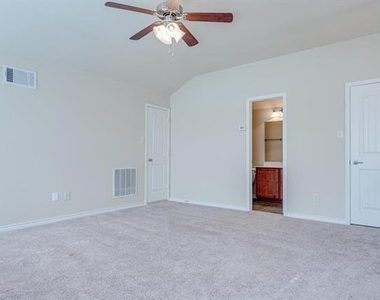 940 Lancashire Lane - Photo Thumbnail 22