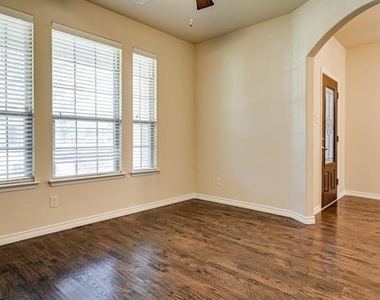 940 Lancashire Lane - Photo Thumbnail 4
